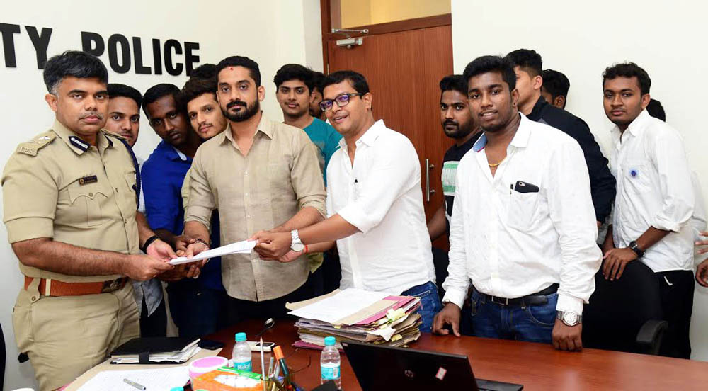 ದೇವೇಗೌಡ ವಿರುದ್ಧ ಅವಹೇಳನ: ಕ್ರಮಕ್ಕೆ ಮನವಿ